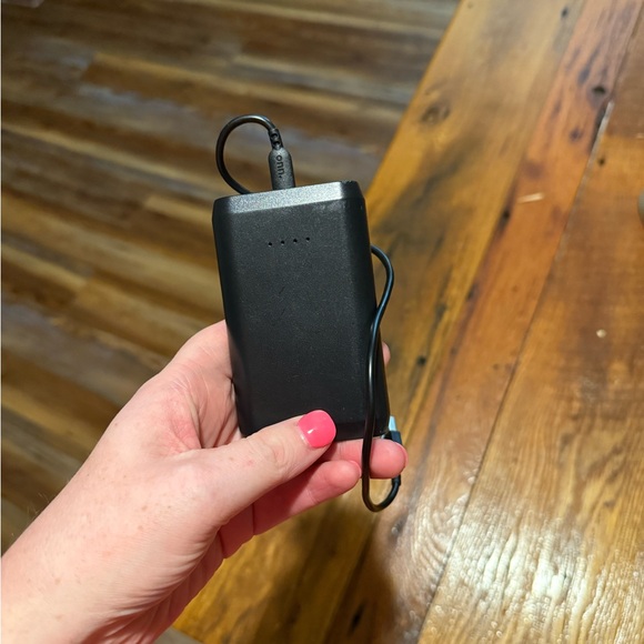 Portable phone charger - Picture 1 of 4